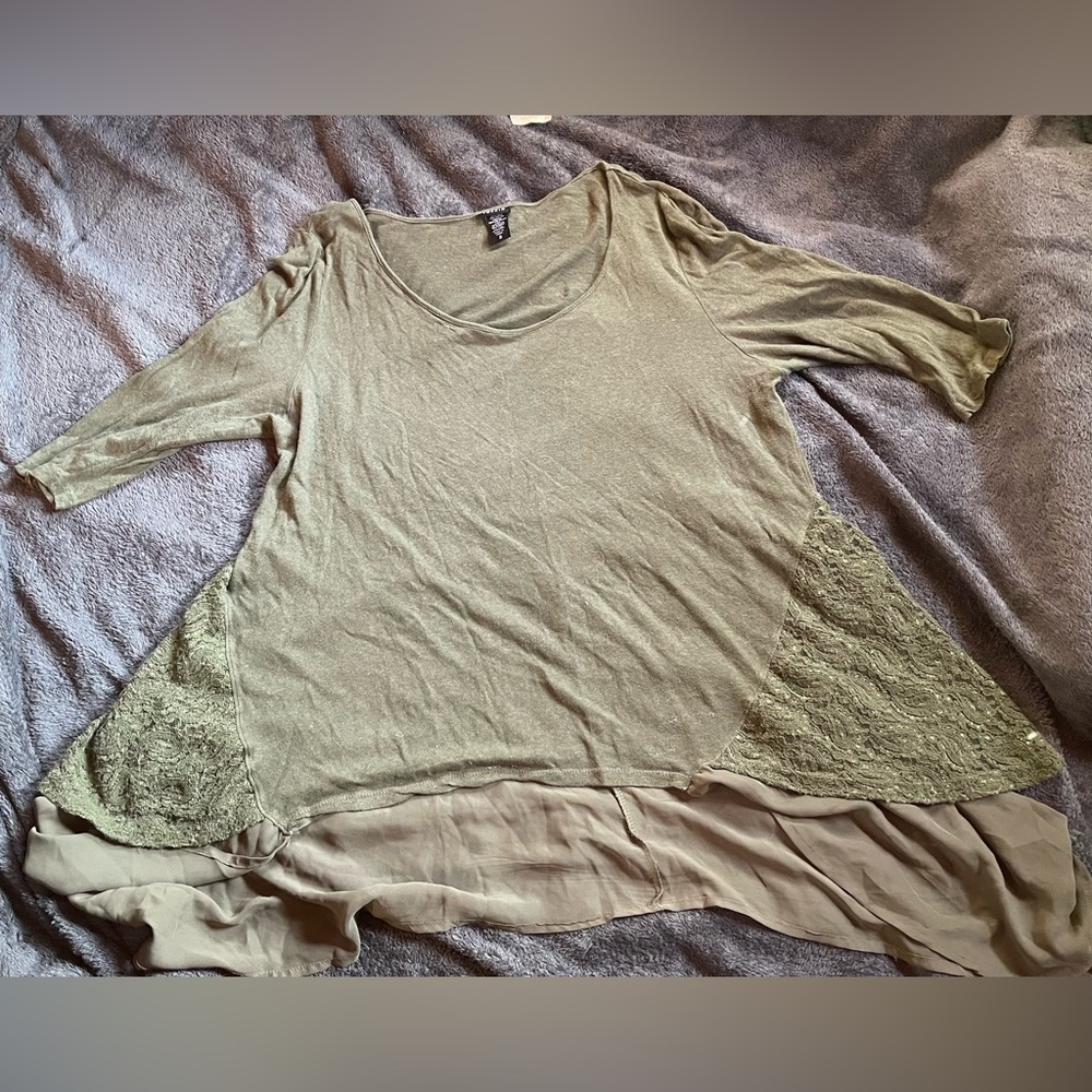 Torrid Dark Green Top with Medium Sleeves & Long Back Size 2x